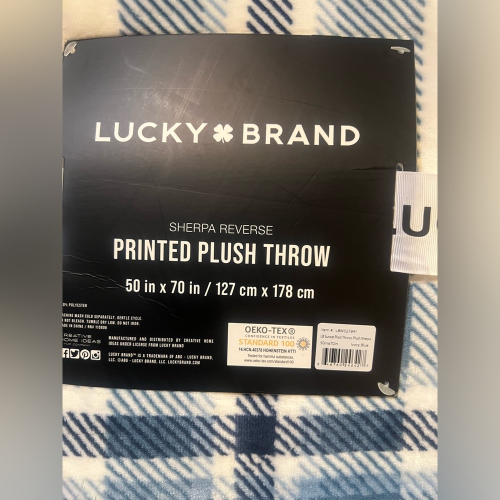 NWT Lucky Brand Palmdale White with Light Blue Plaid 50"x70" Microfiber Throw - Picture 3 of 7